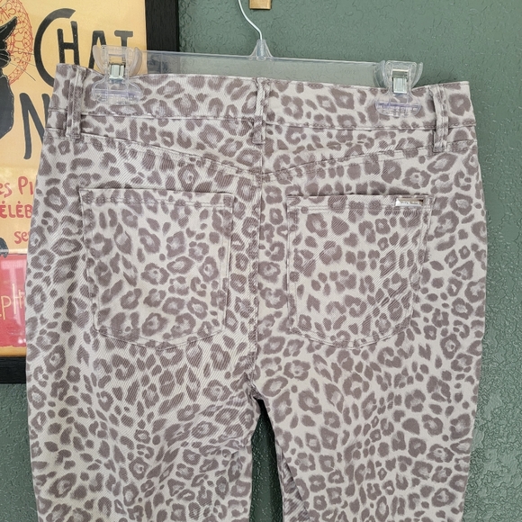 WHBM Leopard Print Pants - Picture 6 of 6